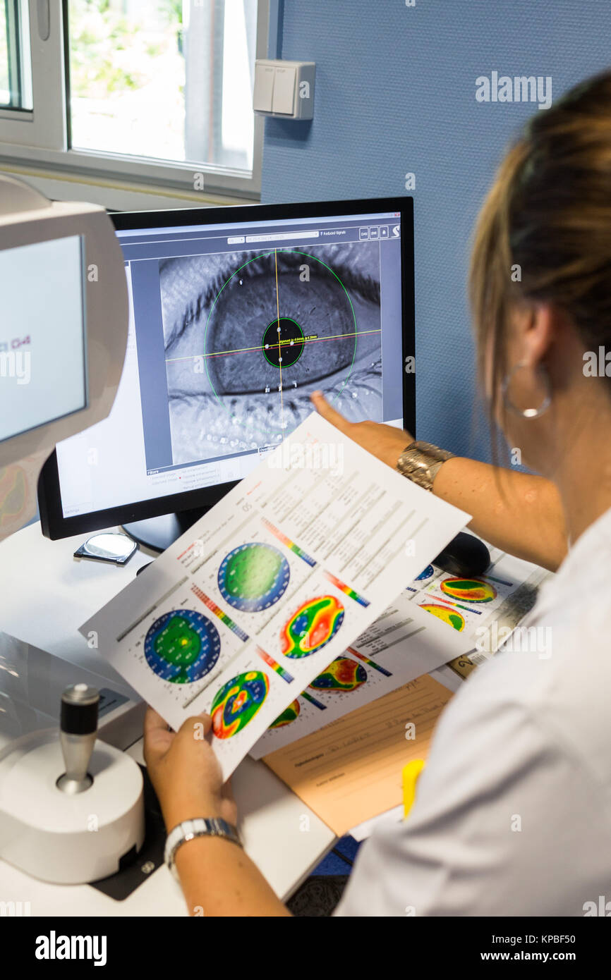Detection and treatment of keratoconus, Analyses of the anterior segment of the eye in 3D using the GALILEI G4, Bordeaux hospital, France. Stock Photo