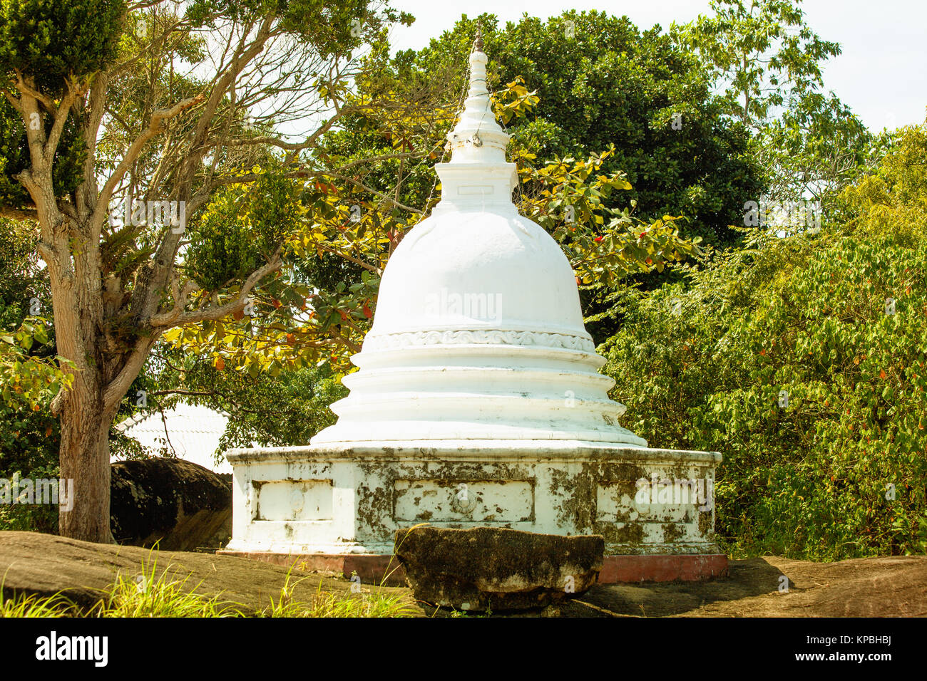 Buddist temple in sri lanka hi-res stock photography and images - Alamy