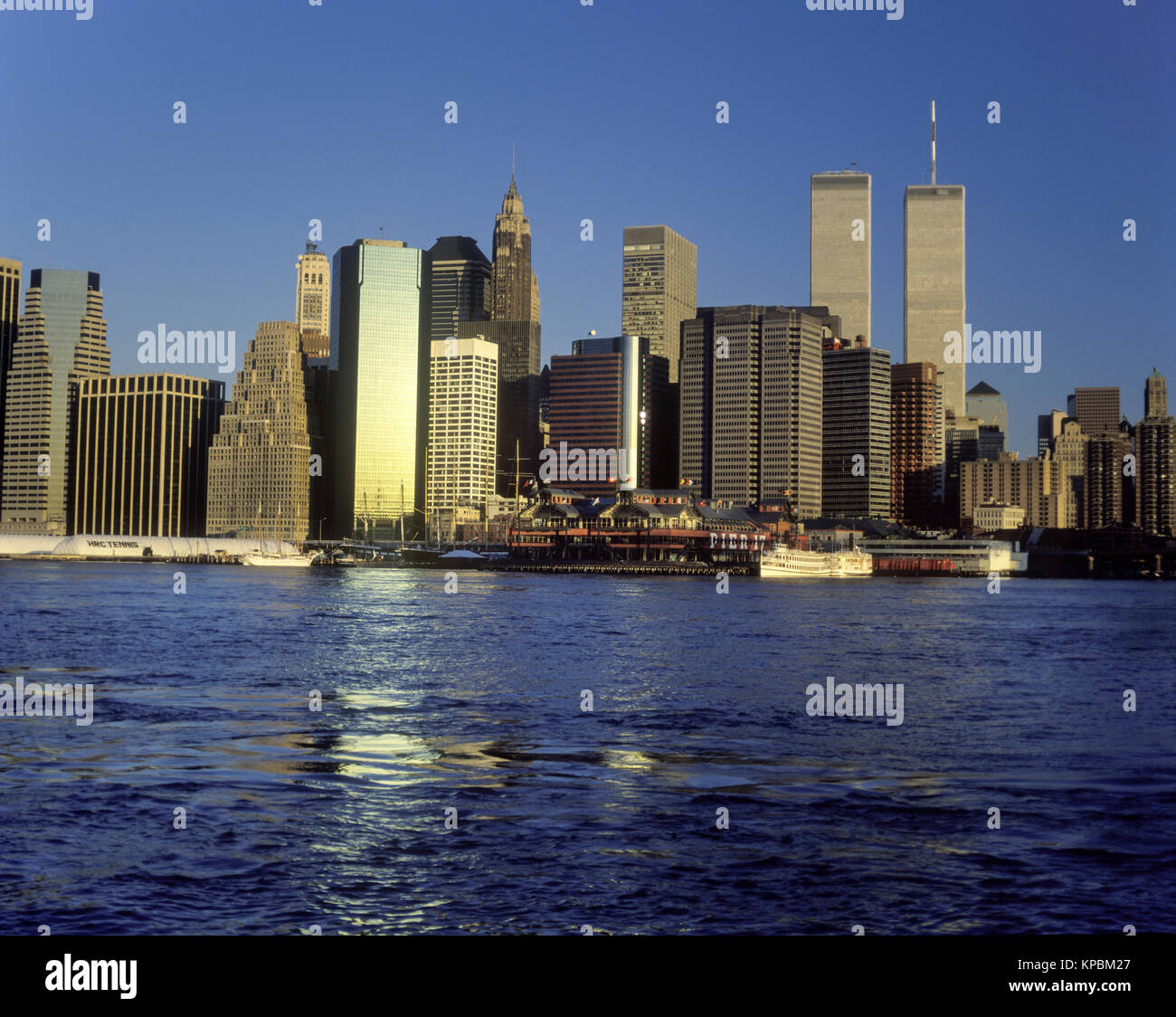 1989 HISTORICAL TWIN TOWERS (©MINORU YAMASAKI 1973) DOWNTOWN