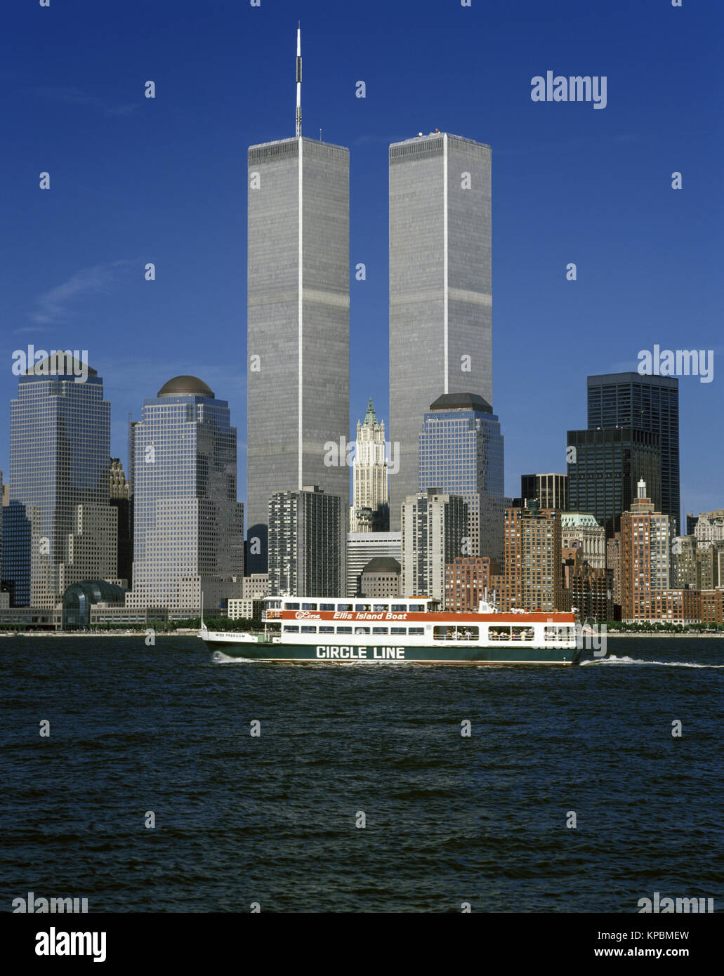 1989 HISTORICAL TWIN TOWERS (©MINORU YAMASAKI 1973) DOWNTOWN