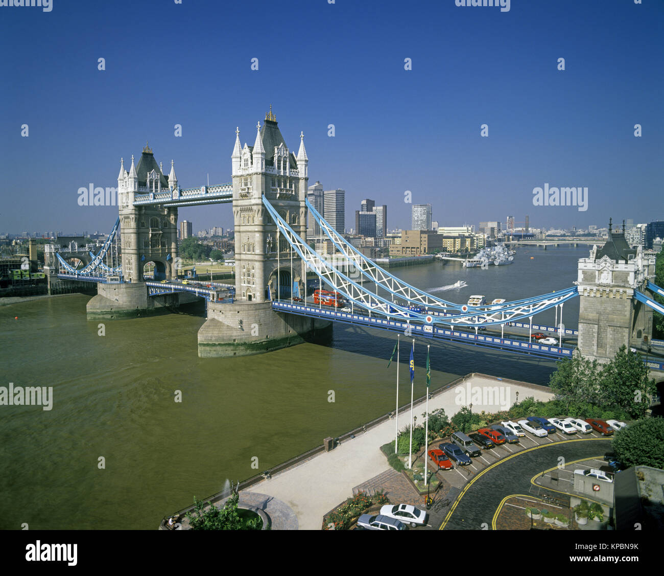 1989 HISTORICAL TOWER BRIDGE (©HORACE JONES & JOHN WOLFE BARRY 1894) POOL OF LONDON RIVER THAMES LONDON ENGLAND UK Stock Photo