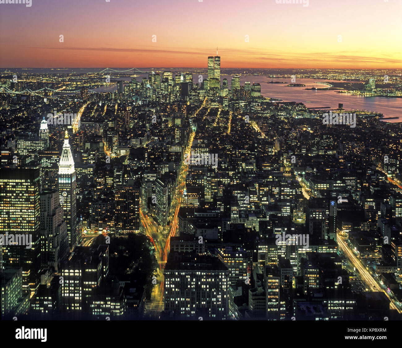 1994 HISTORICAL TWIN TOWERS (©MINORU YAMASAKI 1973) DOWNTOWN SKYLINE MANHATTAN NEW YORK CITY USA Stock Photo
