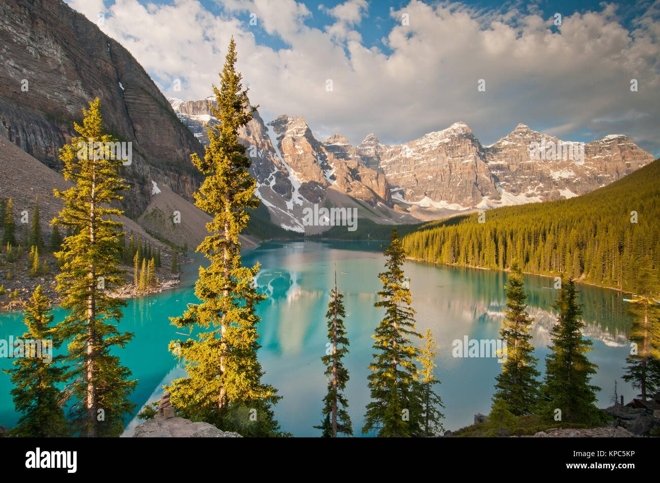 Moraine Lake at dawn with beautiful sunrise Stock Photo - Alamy