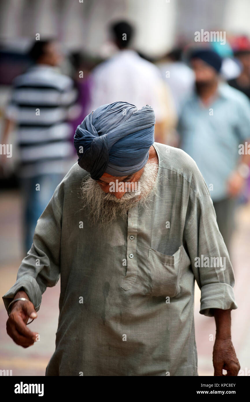 Old Sikh man walking in the street, near Gurudwara temple - New Delhi, India. © Antonio Ciufo Stock Photo