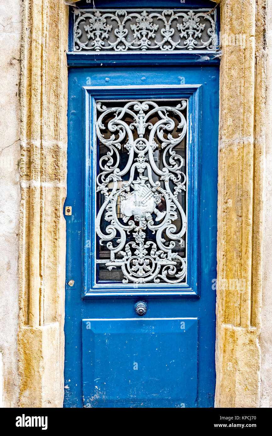 Metz (France): Blue frontdoor, blaue Eingangstür Stock Photo