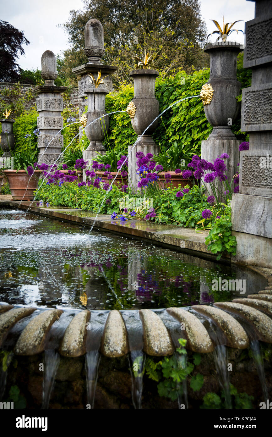 Garden water features hires stock photography and images Alamy