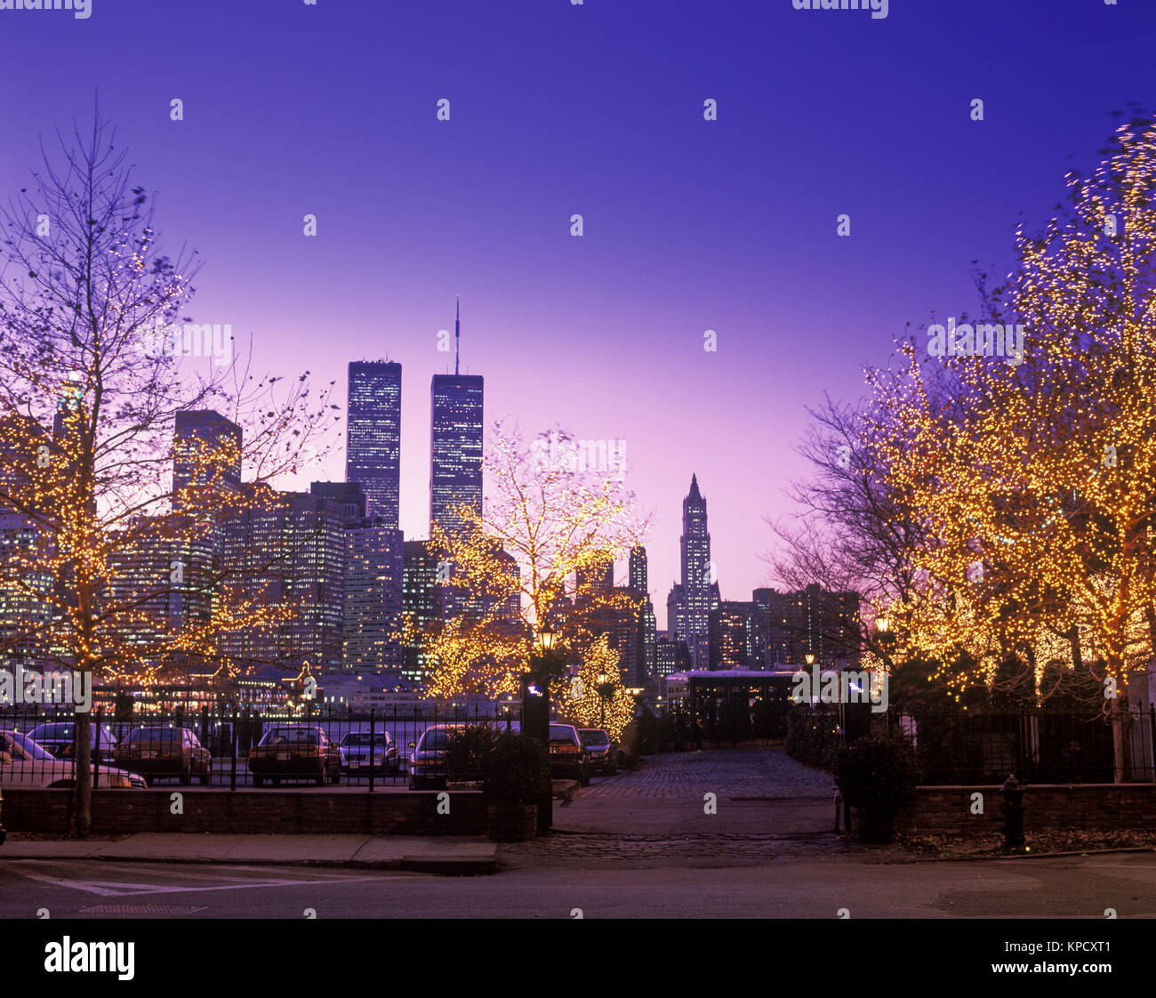 1998 HISTORICAL CHRISTMAS LIGHTS TWIN TOWERS (©MINORU YAMASAKI 1973