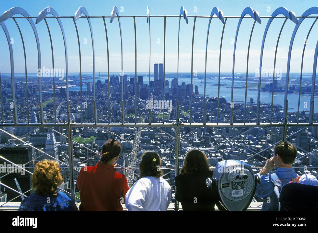 1995 HISTORICAL TWIN TOWERS AND DOWNTOWN MANHATTAN FROM OBSERVATION DECK EMPIRE STATE BUILDING MANHATTAN NEW YORK CITY USA Stock Photo