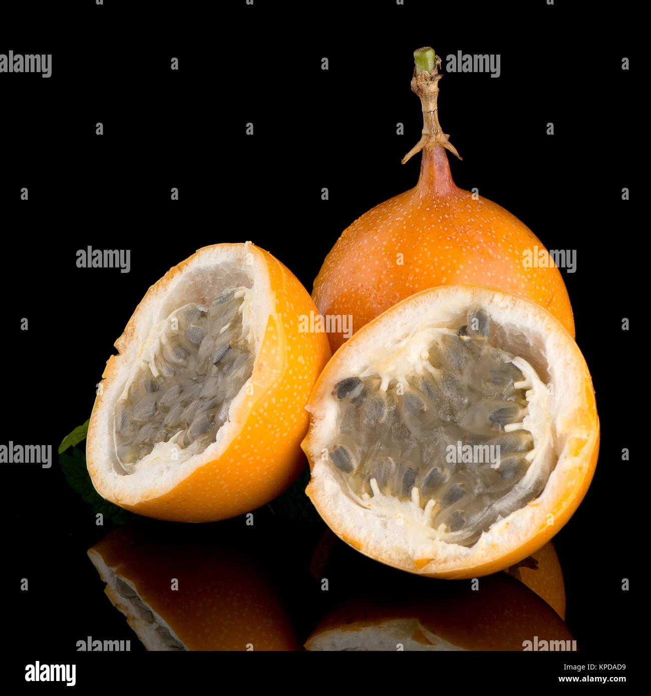 Passion fruit maracuja granadilla Stock Photo - Alamy