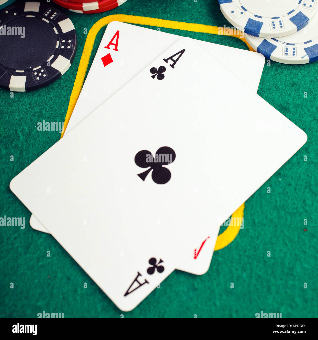 Poker hand two pair twos hi-res stock photography and images - Alamy