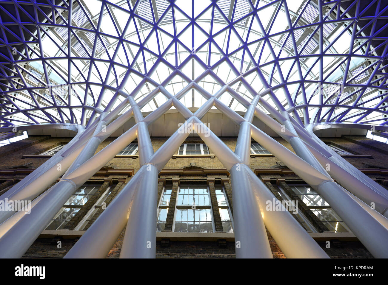 Kings cross train station interior hi-res stock photography and images ...
