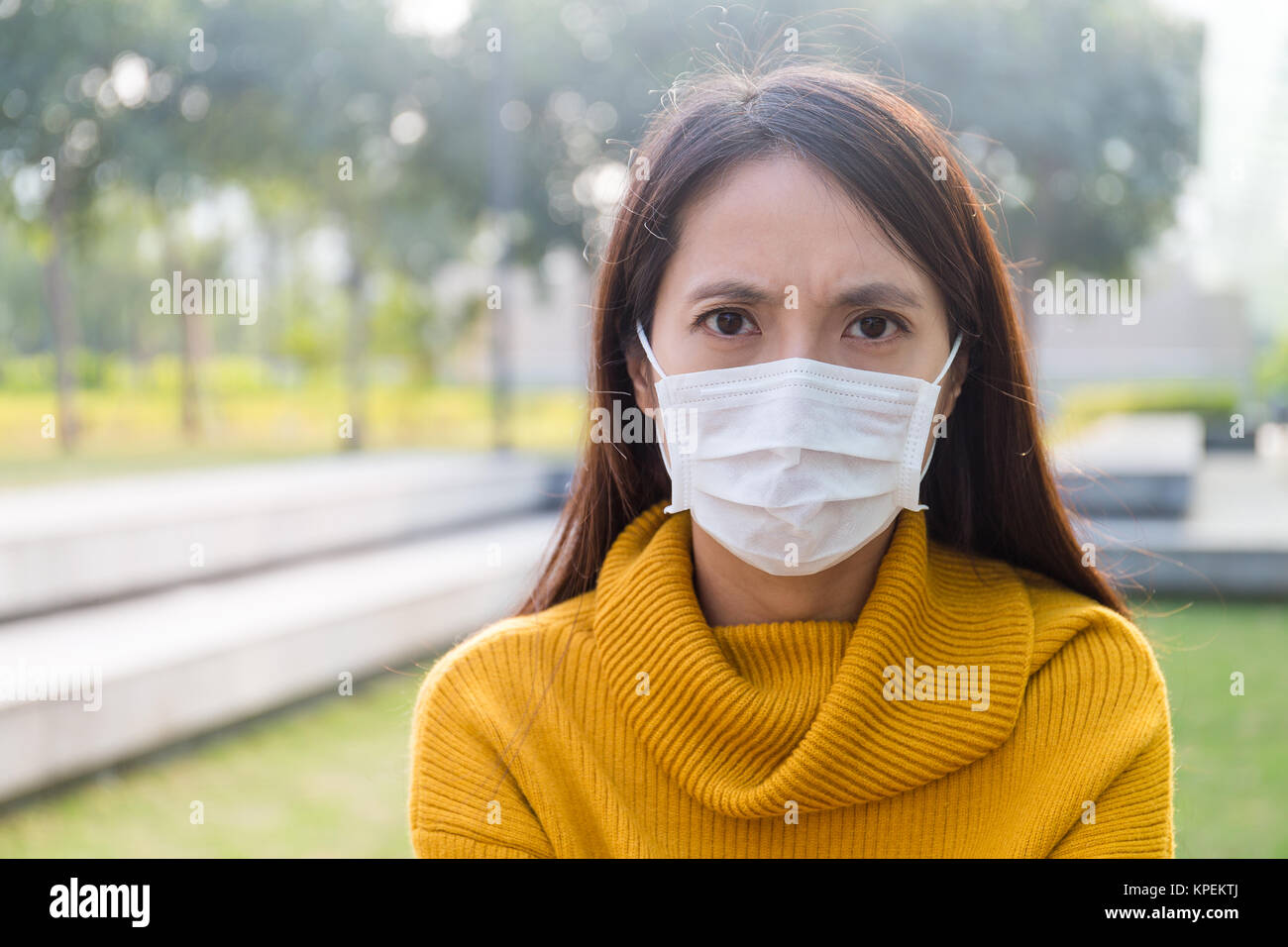 Asian Young Woman wearing the face mask Stock Photo - Alamy