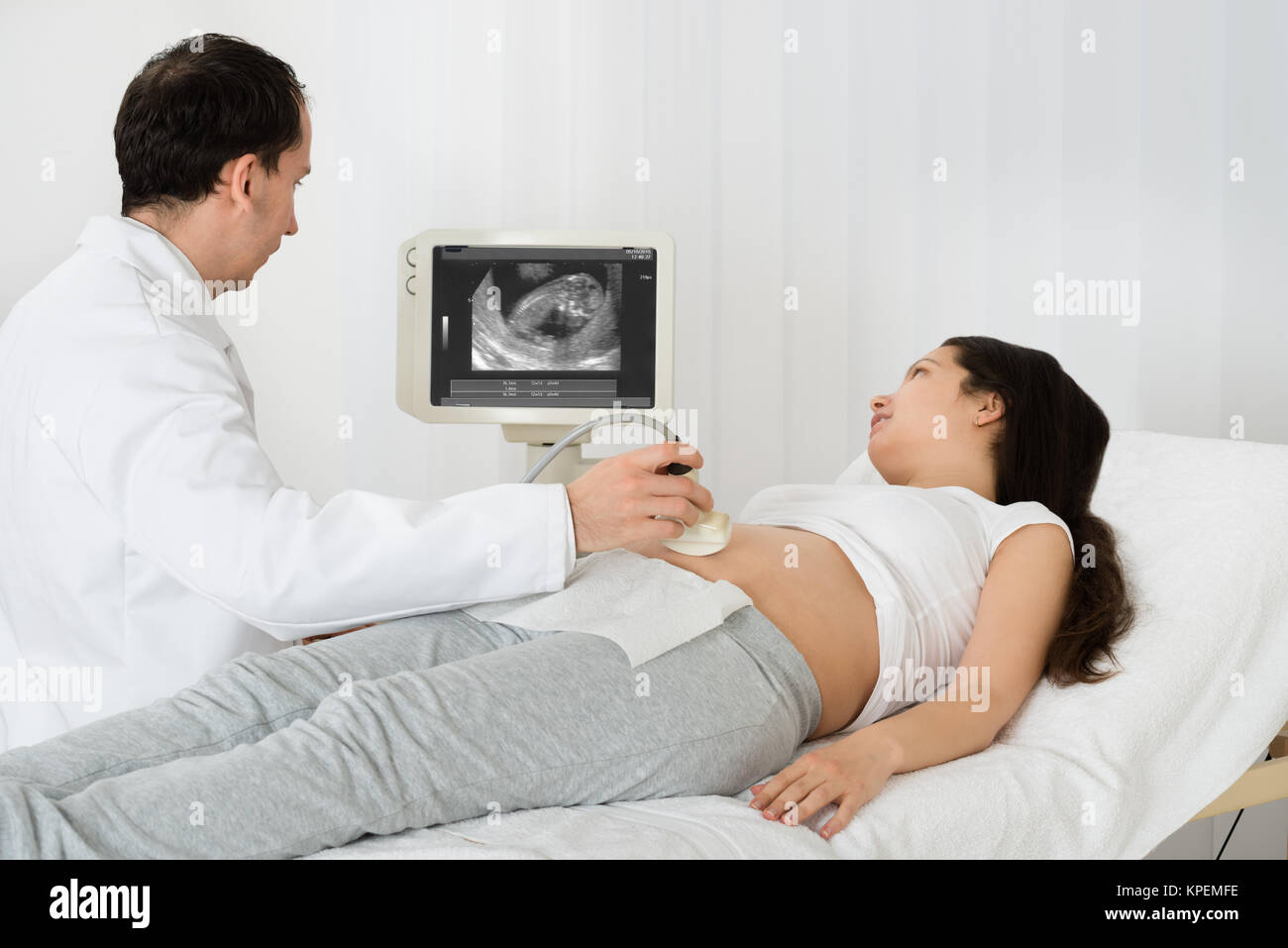 Обследование беременной. Осмотр гинеколога беременной женщины. Гинекология. Осмотр гинеколога беременной женщины. Гинекология.