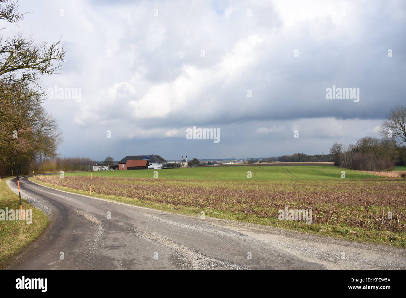 Road country hi-res stock photography and images - Page 3 - Alamy