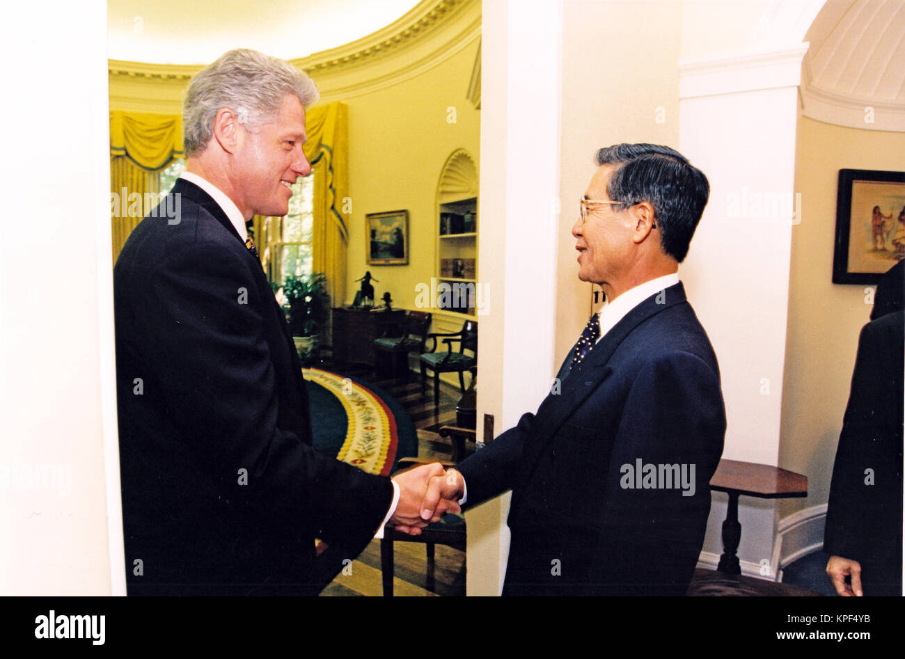 United States President Bill Clinton meets President Alberto Fujimori of Peru in the Oval Office of the White House in Washington, DC on May 21, 1996. Mandatory Credit: Ralph Alswang / White House via CNP /MediaPunch Stock Photo