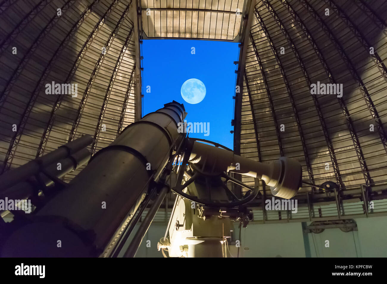 Athens, Greece 5 November 2016. Huge telescope against the full moon at  Penteli observatory Stock Photo - Alamy