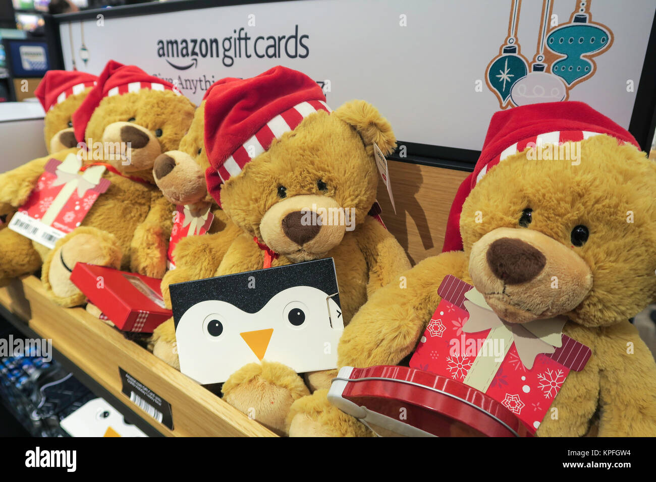 Gift shop teddy bears hi-res stock photography and images - Alamy
