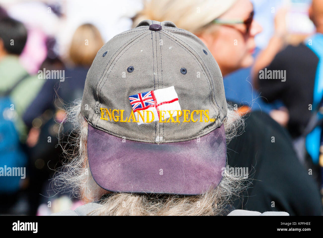 Kensington Palace, London, UK. A man in an 'England Expects' hat at the south gate of Kensington Palace on the 20th anniversary of the death of Diana  Stock Photo