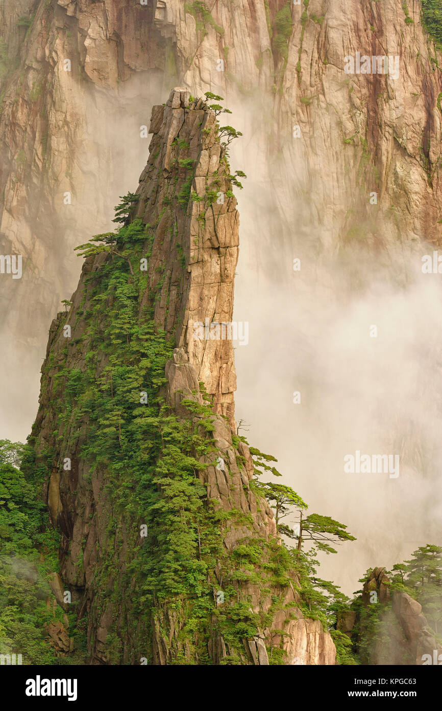 Mist among the peaks and valleys of Grand Canyon in West Sea, Mt. Huang Shan or Yellow Mountain Stock Photo