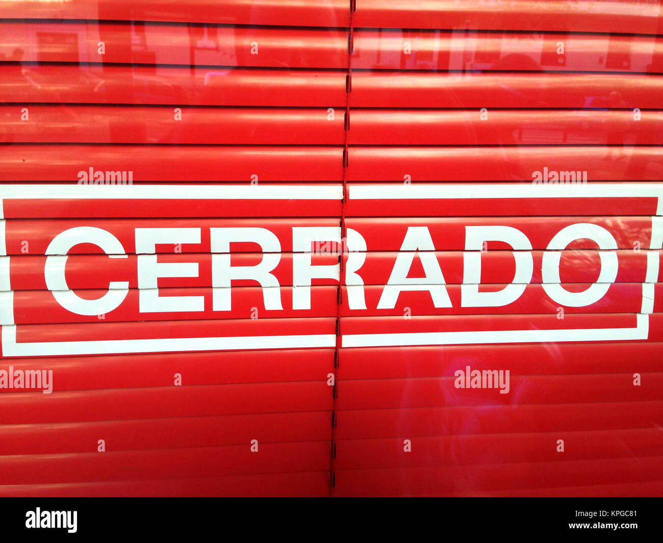 Closed sign in spanish Stock Photo Alamy