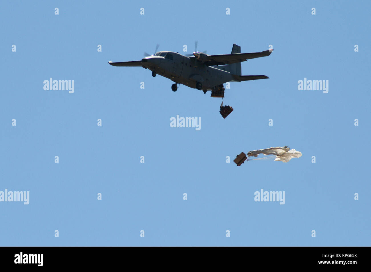 Twin engine turboprop hi-res stock photography and images - Alamy