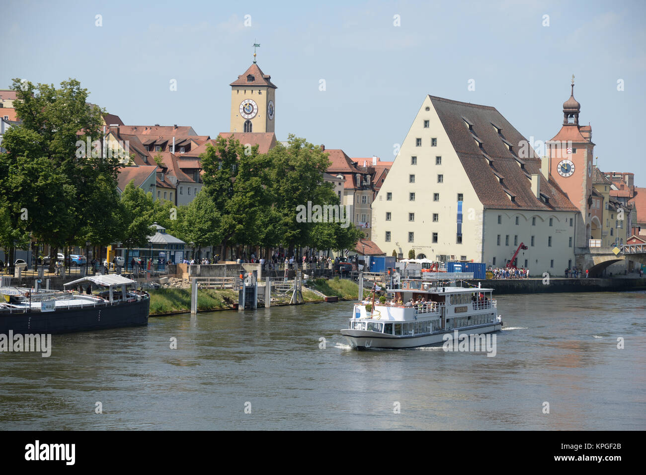 salzstadel, stadttor,  regensburg, kirche, bayern, deutschland, brd, donau, fluss, stadt, schiff,  ufer, architektur, stadt,  altstadt, brückturm, brückenturm, brückentor, brückentorturm, Stock Photo