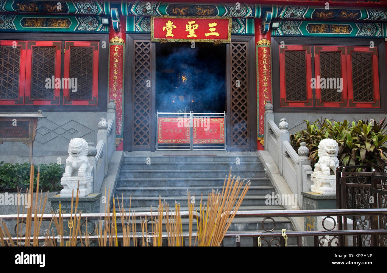 Incense burner hong kong temple hires stock photography and images Alamy