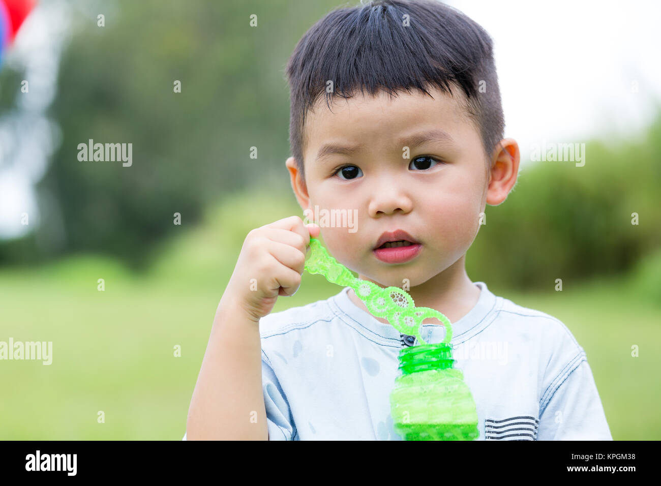 Little boy play with the bubble blower Stock Photo - Alamy