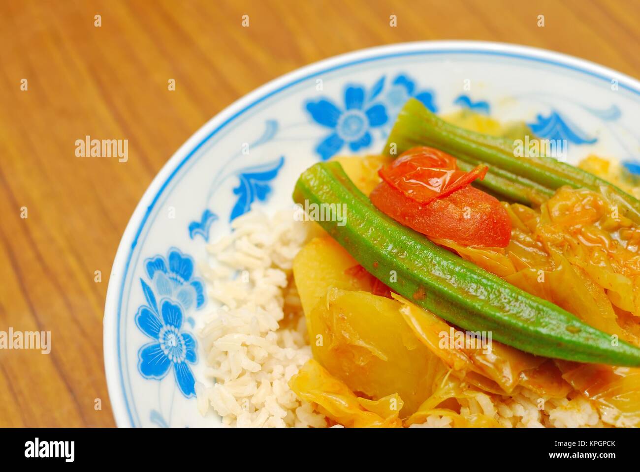 Homemade Chinese vegetarian curry. Ingredients include potatoes, lady fingers, and tomatos. Suitable for food and beverage, healthy lifestyle, and die Stock Photo