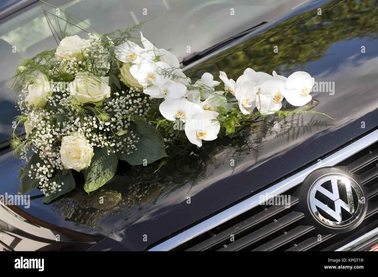 Flowers on wedding car arrangement hi-res stock photography and images -  Alamy