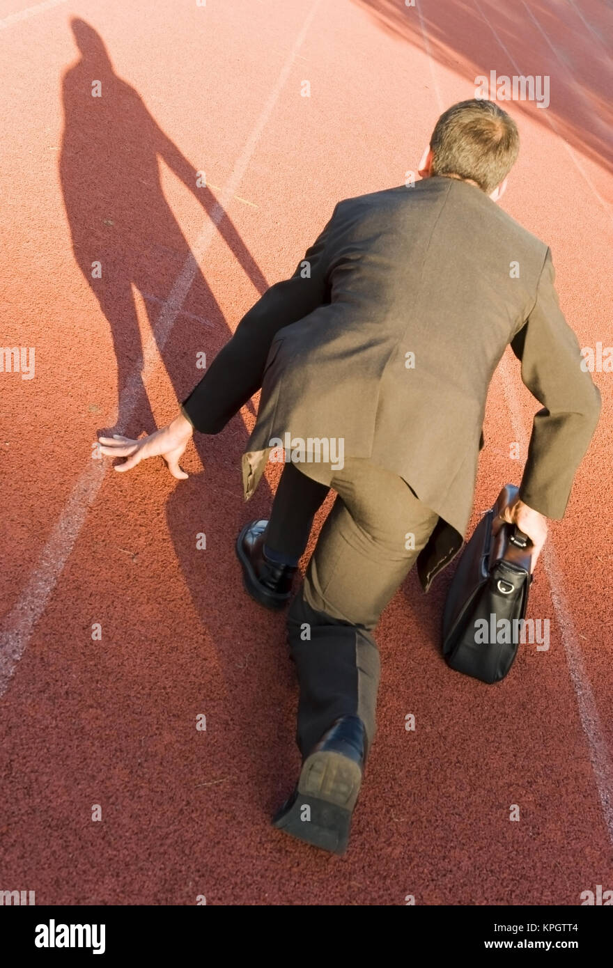 Model released , Gesch?ftsmann in Startposition auf der Laufbahn - business man on running track Stock Photo