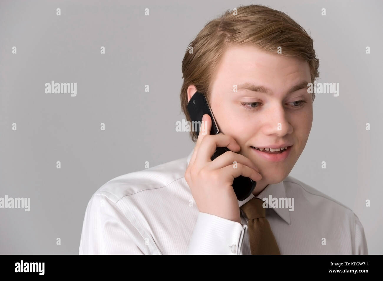 Model released , Junger Gesch?ftsmann mit Handy - young businessman with mobile phone Stock Photo
