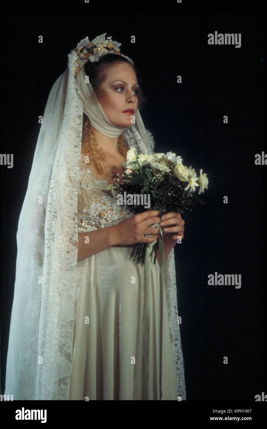 Beverly d'angelo 1960s hi-res stock photography and images - Alamy