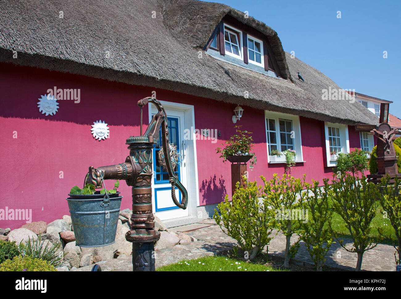 Water well in front of a thatched-roof house, Gross Zicker, Ruegen island, Mecklenburg-Western Pomerania, Baltic Sea, Germany, Europe Stock Photo