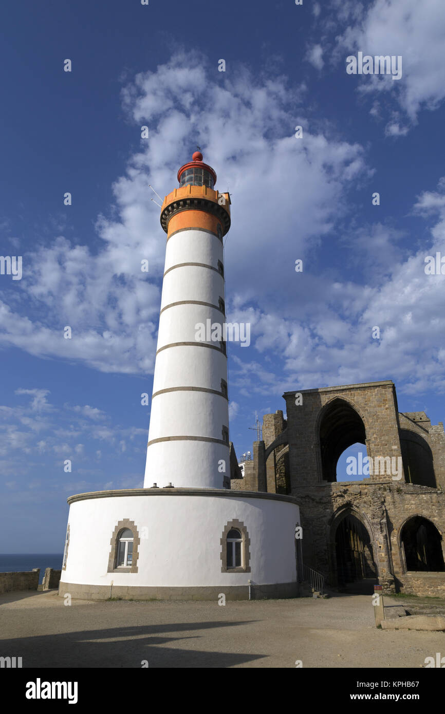 Pointe Saint Mathieu, the lighthouse and the ruins of the Abbey ...