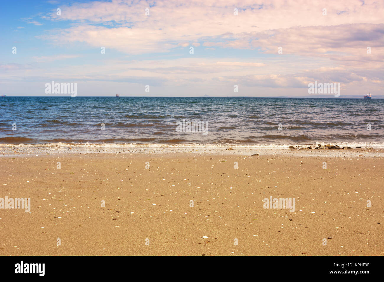 Empty sandy beach sea hi-res stock photography and images - Alamy