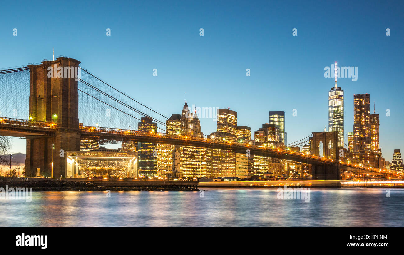 Famous brooklyn bridge night hi-res stock photography and images - Alamy