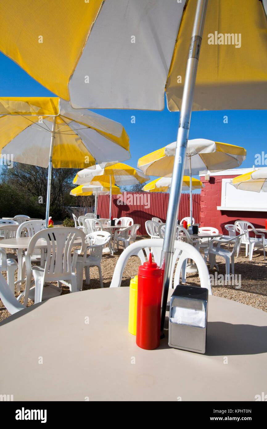 USA, New York, Long Island, The Hamptons, Amagansett. Outdoor seafood restaurant Stock Photo Alamy