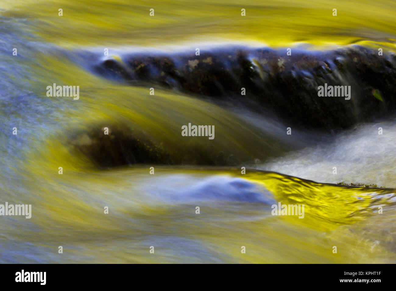 Flowing water detail hi-res stock photography and images - Alamy