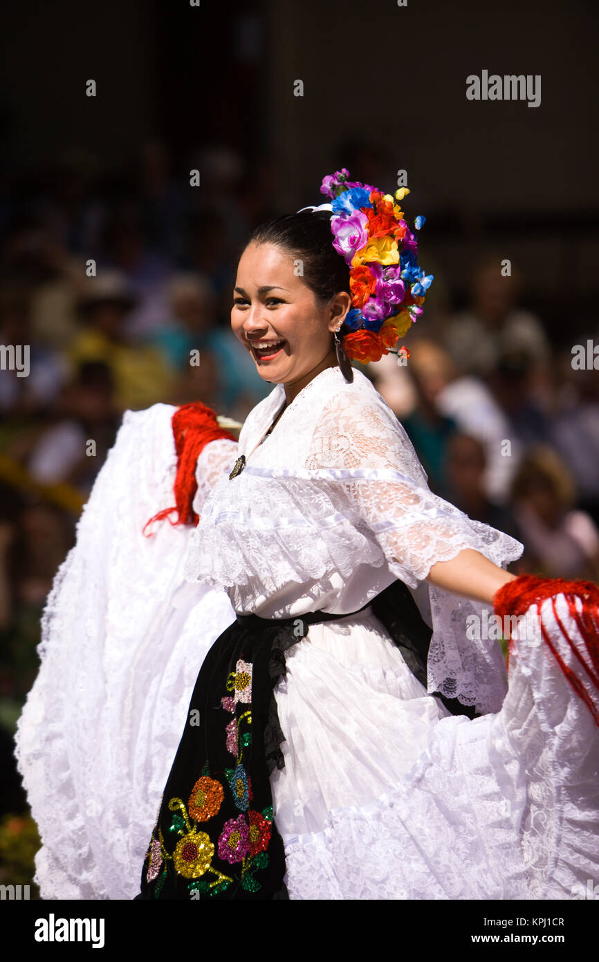 Aztec Costume Hi Res Stock Photography And Images Alamy