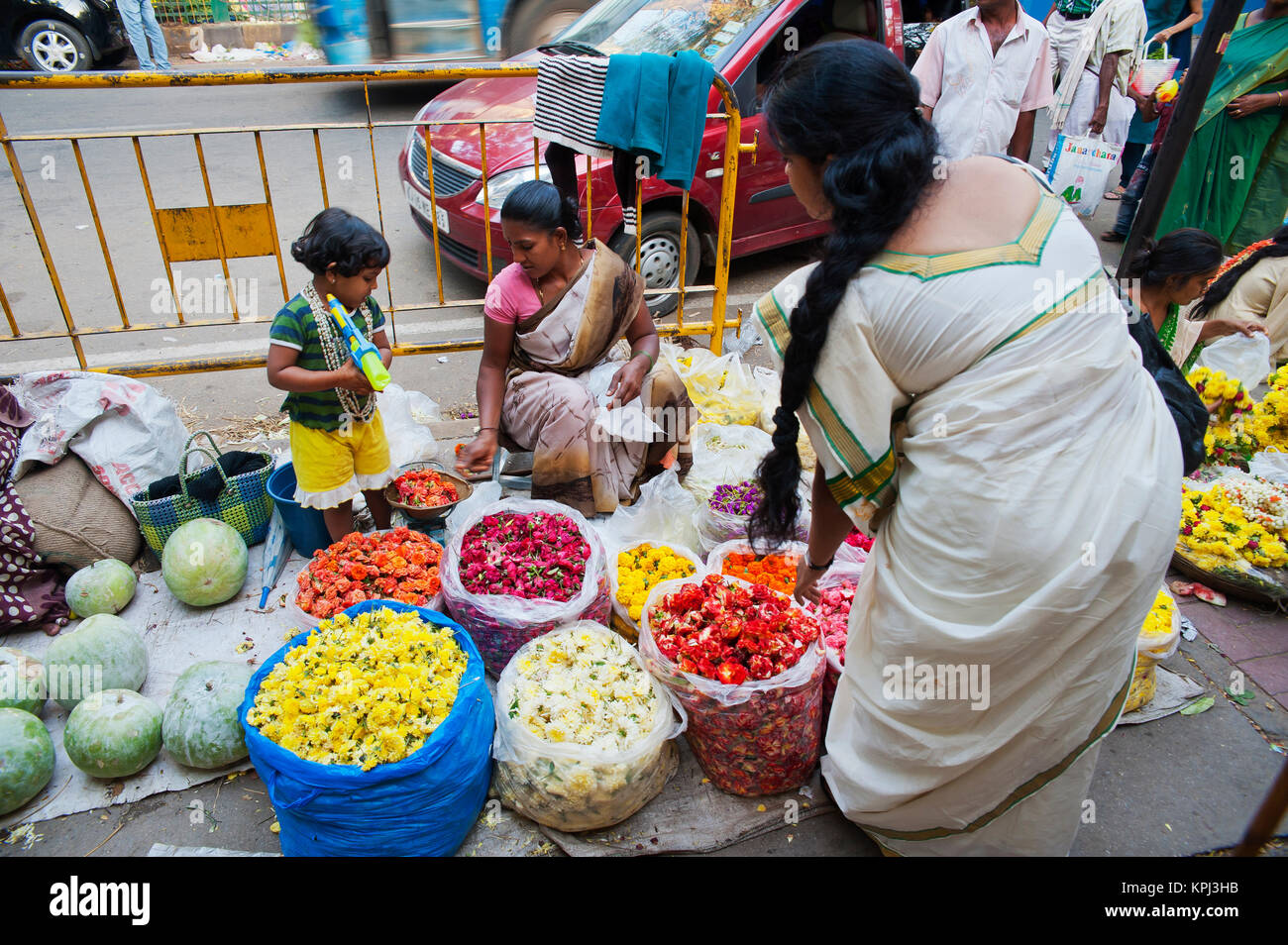 Street flower vendor at Bangalore, Karnataka, India Stock Photo Alamy
