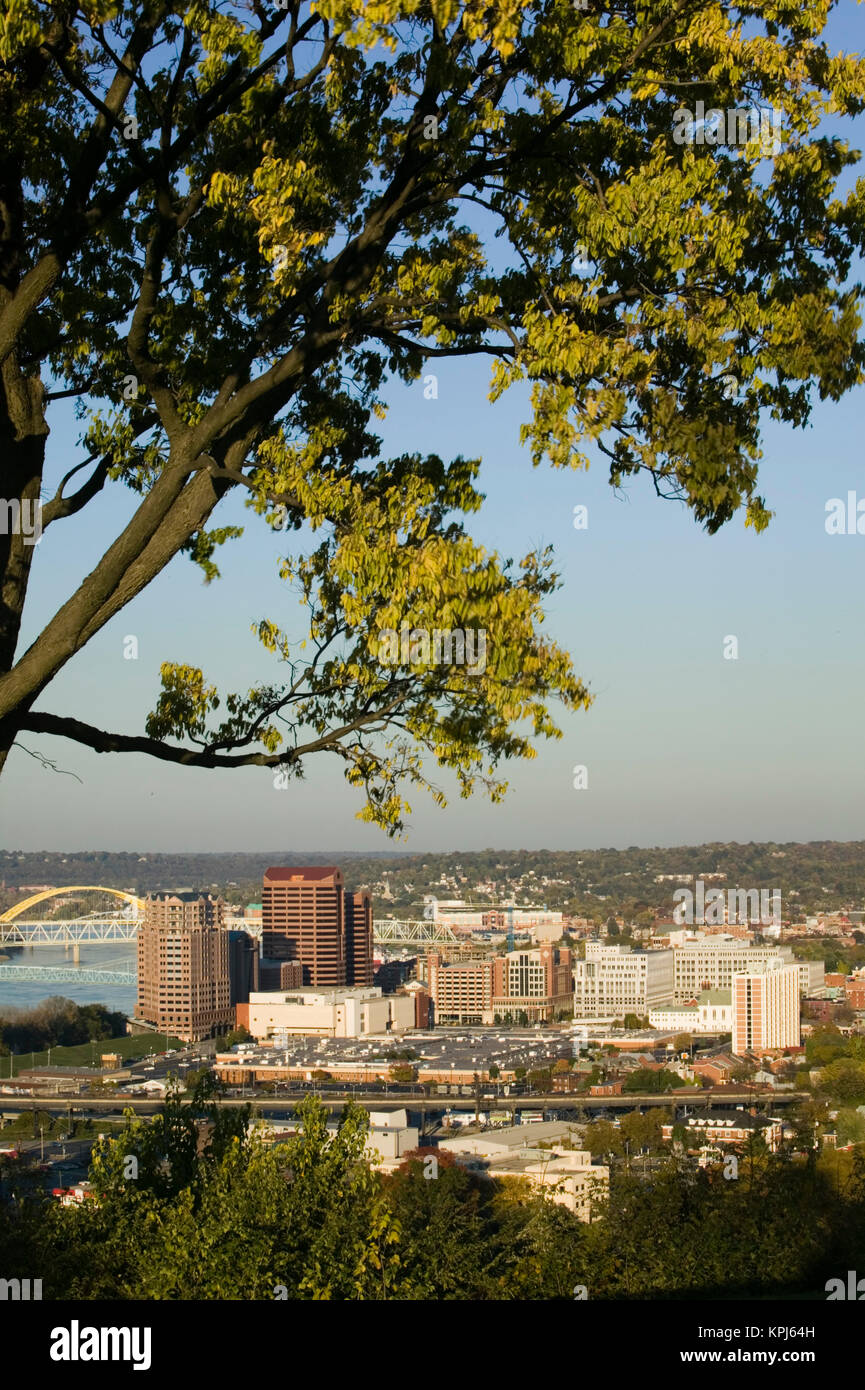 USA, Kentucky, Covington Downtown Covington from Devou ParkSunset
