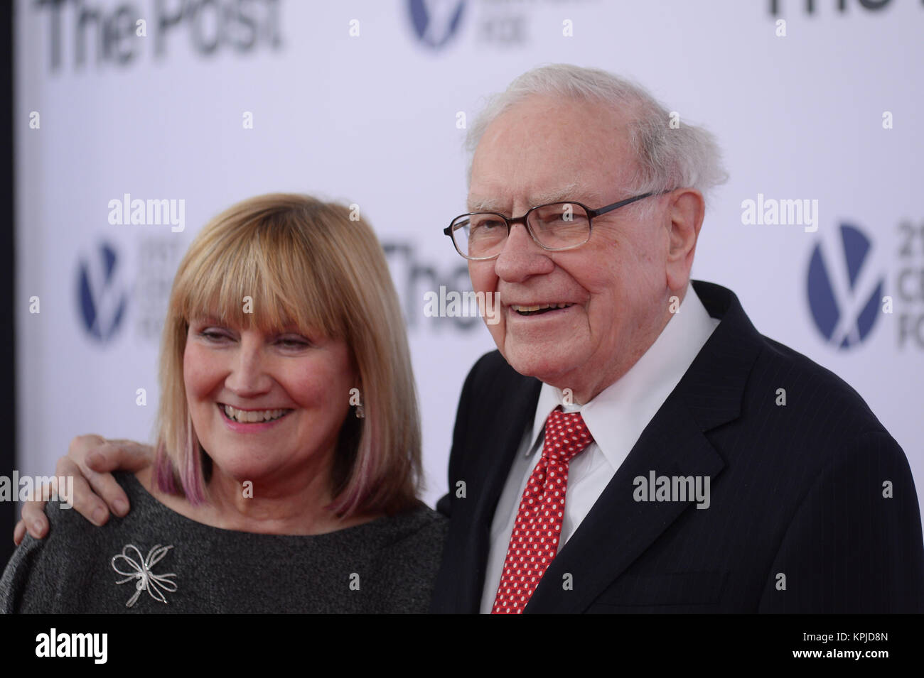 Susan Buffett and Warren Buffett arrives at 'The Post' Washington, DC Stock  Photo - Alamy