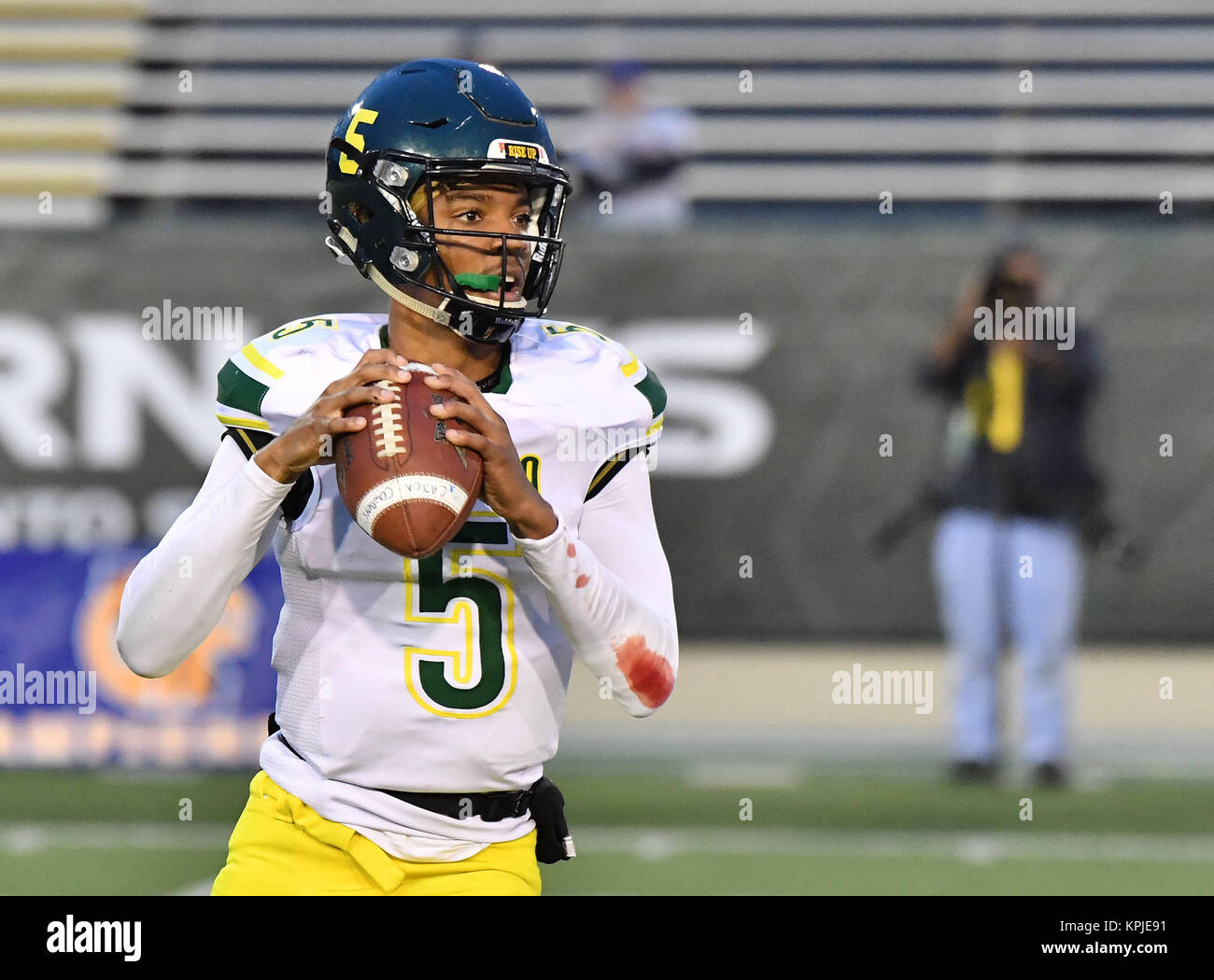 Sacramento, CA. 15th Dec, 2017. Cajon Cowboys quarterback Jayden
