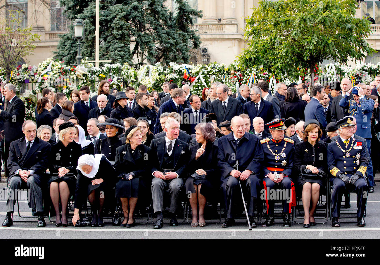 Bucharest, Romania. 16th Dec, 2017. HRH Princess Astrid of Belgium HRH Prince Lorenz of Belgium, HM Queen Anne Marie of Greece, HRH The Prince of Wales, HM King Juan Carlos I and HM Queen Sofia of Spain, HRH The Grand Duke of Luxembourg, HM King Carl XVI Gustav of Sweden and HM Queen Silvia of Sweden at the Royal Palace Square in Bucharest, on December 16, 2017, to attend a military and religious ceremony on the occasion of the funeral of King Mihael I of Romania Credit: Albert Nieboer/Netherlands OUT/Point De Vue Out · NO WIRE SERVICE · Credit: Albert Nieboer/RoyalPress/dpa/Alamy Live News Stock Photo