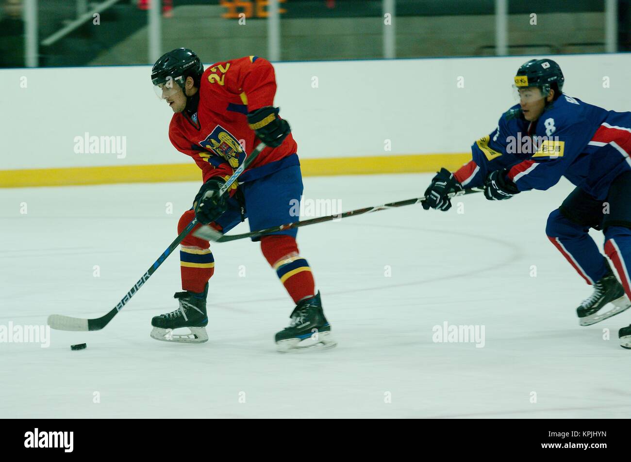 Dumfries, Scotland, 16 December 2017. Hangjun Cho of Korea chasing Zoltan Sandor of Romania who only had the goalkeeper to beat and scored during their match in the 2018 IIHF Ice Hockey U20 World Championship Division II, Group A, at Dumfries. Credit: Colin Edwards/Alamy Live News. Stock Photo