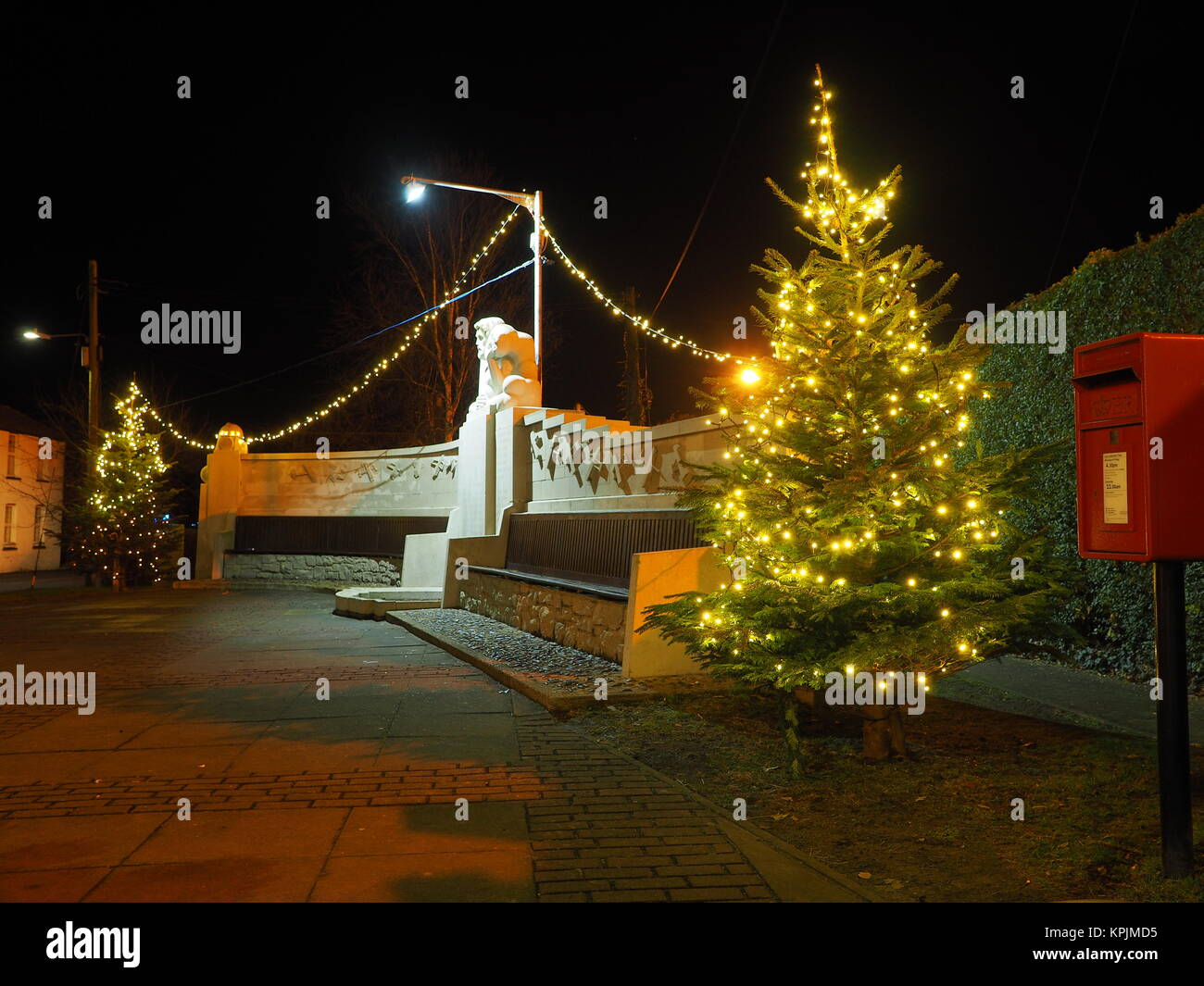 Eastchurch, Kent, UK. 16th Dec, 2017. The Christmas lights on display