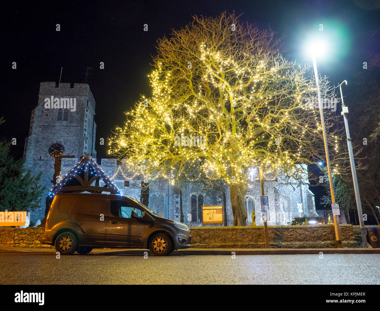 Eastchurch, Kent, UK. 16th Dec, 2017. The Christmas lights on display
