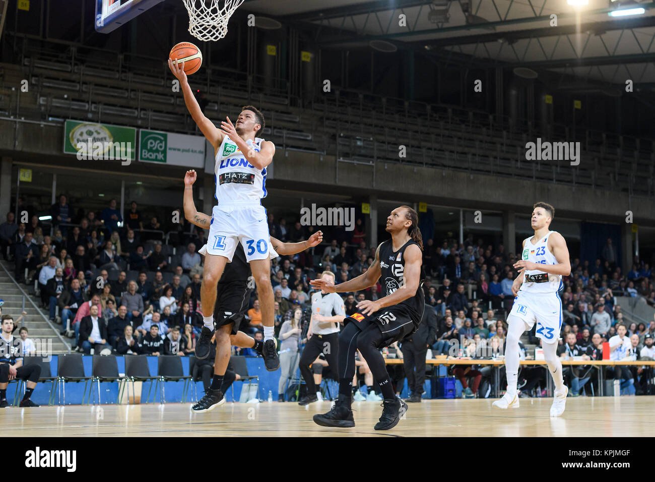 Karlsruhe, Deutschland. 16th Dec, 2017. Jarelle Alexander Reischel ...