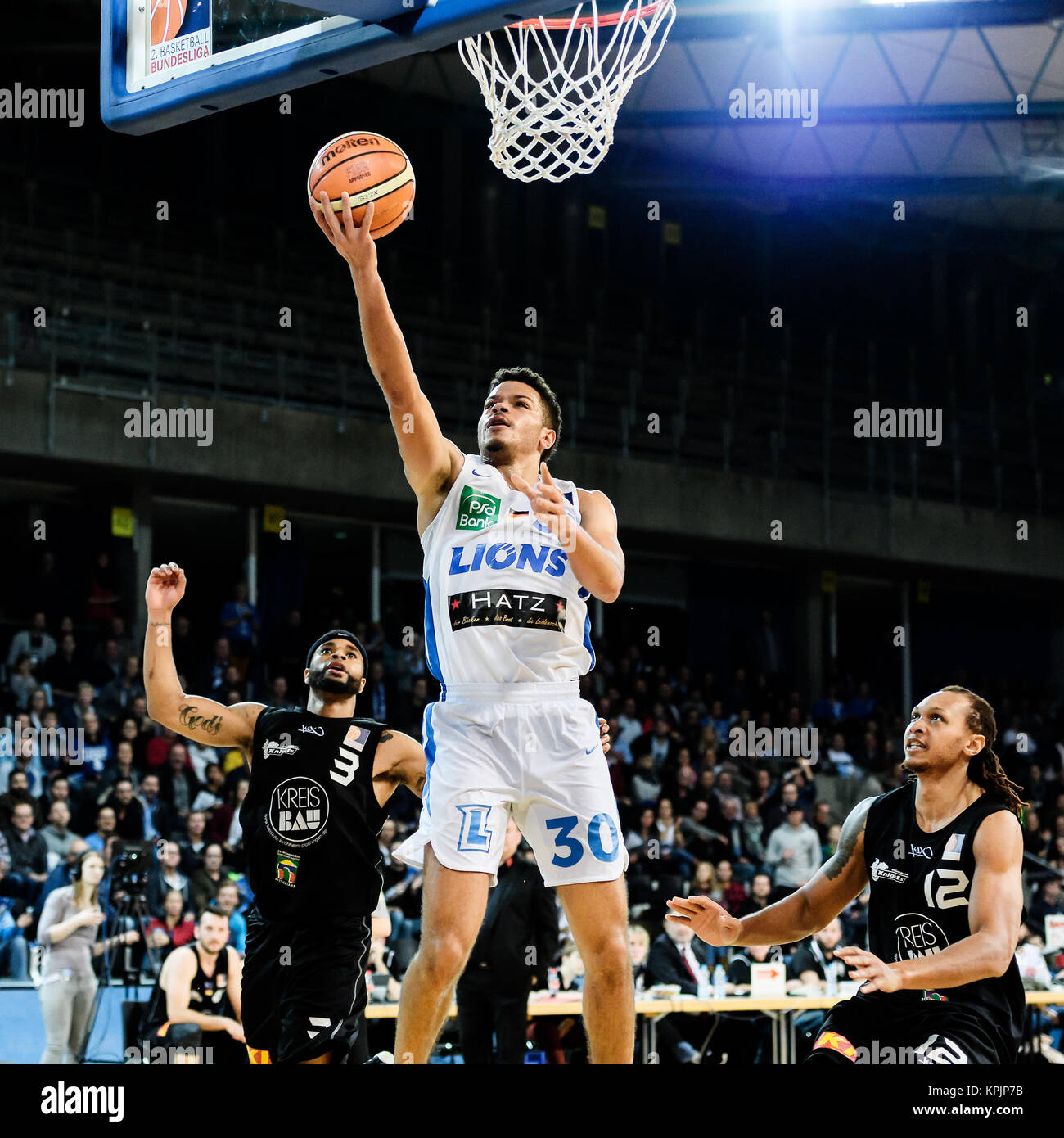 Karlsruhe, Deutschland. 16th Dec, 2017. Jarelle Alexander Reischel ...